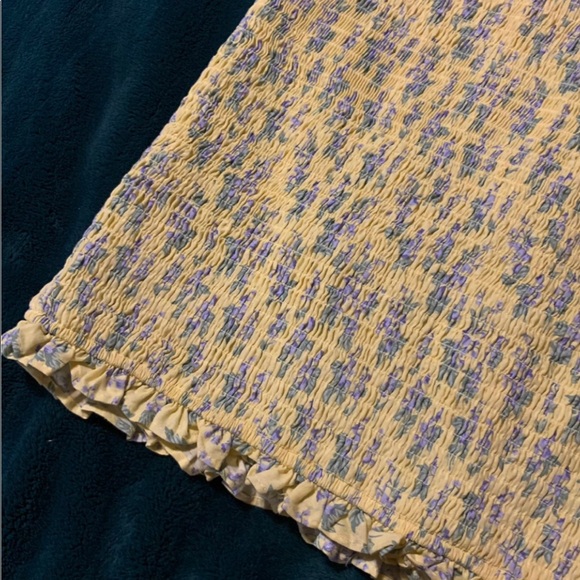 Forever 21 floral smocked 2 piece set - Picture 2 of 3